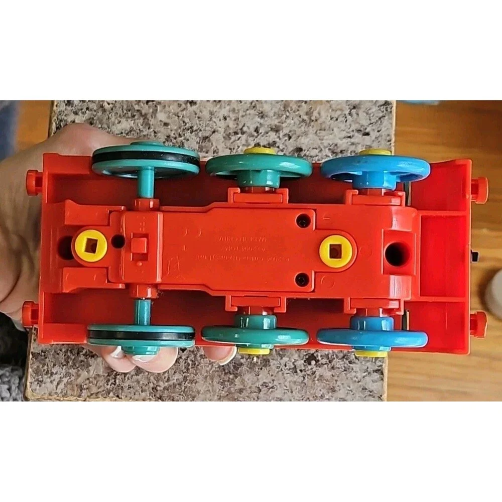 Thomas The Tank Tomy Motorized Train Engine 2004 6.5